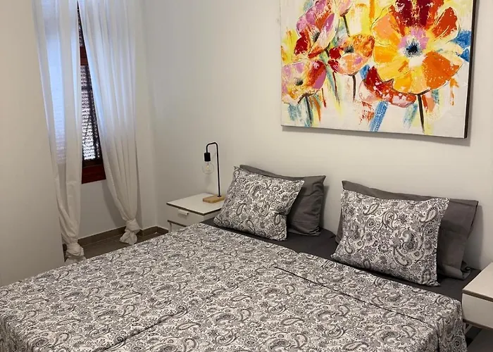 Americas With Pool View Адехе